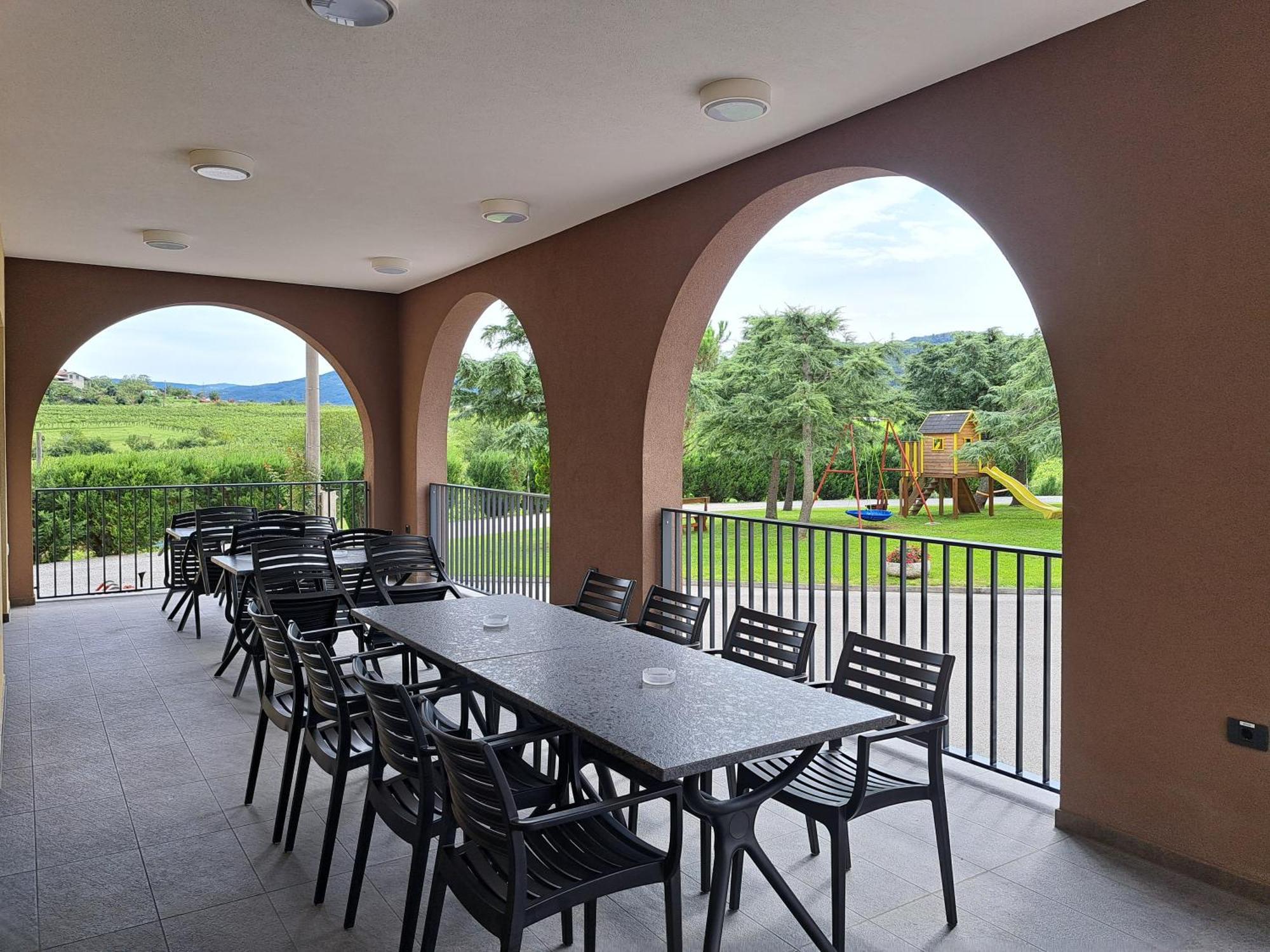 Posestvo Rouna - Winery And Apartments วิพาวา ภายนอก รูปภาพ