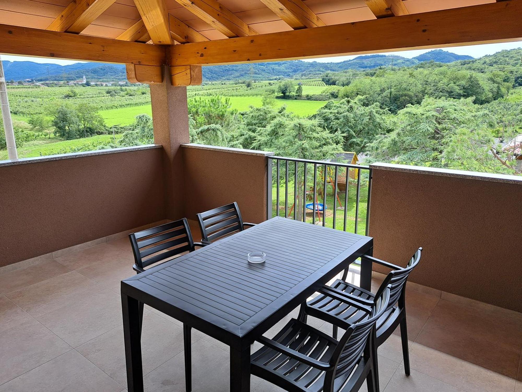 Posestvo Rouna - Winery And Apartments วิพาวา ภายนอก รูปภาพ